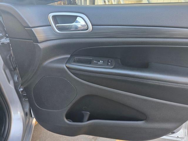 2019 Jeep Grand Cherokee Laredo 4x2
