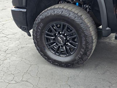 2025 Chevrolet Silverado 2500 HD Crew Cab Standard Box 4-Wheel Drive ZR2
