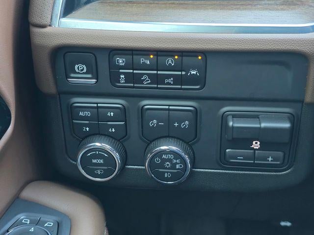 2025 Chevrolet Suburban 4WD High Country