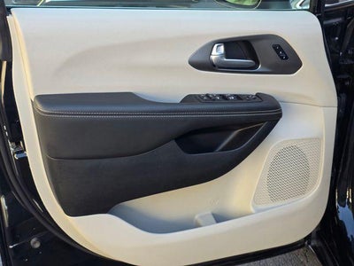 2023 Chrysler Pacifica Touring L FWD