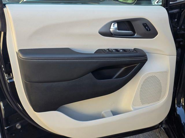 2023 Chrysler Pacifica Touring L FWD