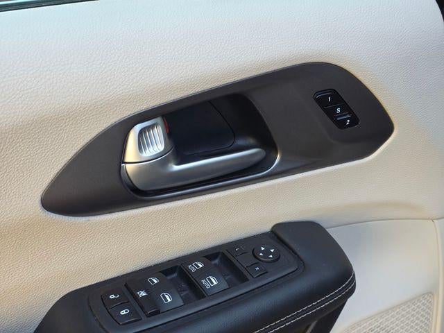 2023 Chrysler Pacifica Touring L FWD