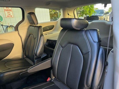 2023 Chrysler Pacifica Touring L FWD