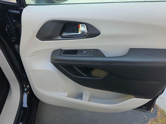 2023 Chrysler Pacifica Touring L FWD