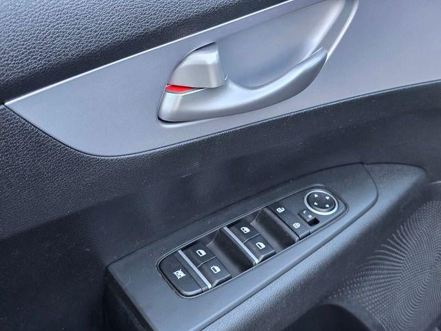 2024 Kia Forte LXS IVT