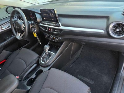 2024 Kia Forte LXS IVT