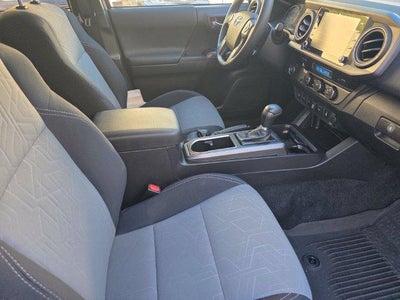 2022 Toyota Tacoma 2WD TRD Off Road Double Cab 5' Bed V6 AT (Natl)