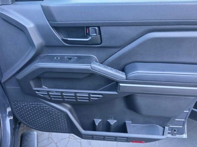 2025 Toyota Tacoma 2WD SR5 Double Cab 5' Bed AT (SE)
