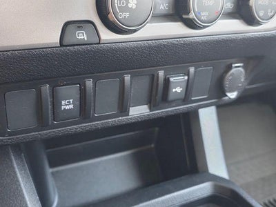 2023 Toyota Tacoma 2WD SR5 Double Cab 5' Bed I4 AT (SE)