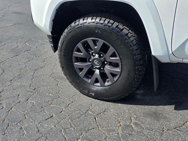 2023 Toyota Tacoma 2WD SR5 Double Cab 5' Bed I4 AT (SE)