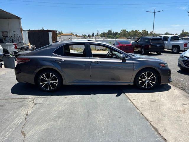 2019 Toyota Camry SE Auto (SE)