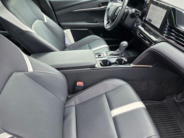 2025 Toyota Camry SE (SE)