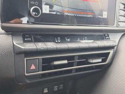 2025 Toyota Camry SE (SE)