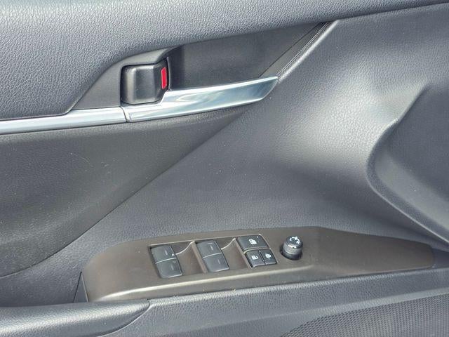 2023 Toyota Camry SE Auto (SE)