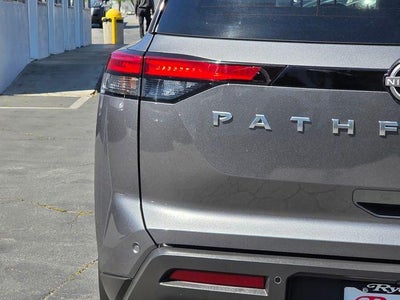 2024 Nissan Pathfinder S 2WD