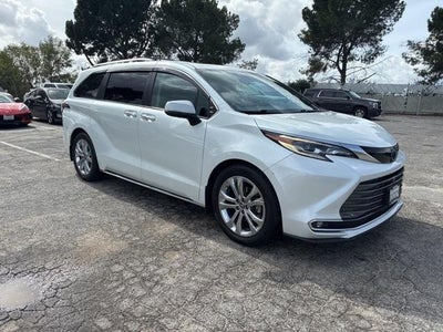 2022 Toyota Sienna Platinum FWD 7-Passenger (Natl)
